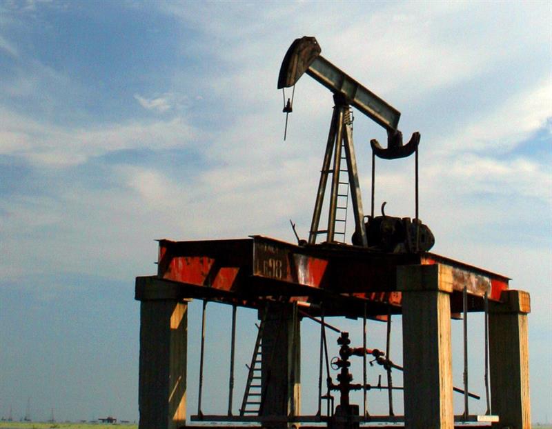  Texas oil opens with a decline of 0.37% to $ 56.55
